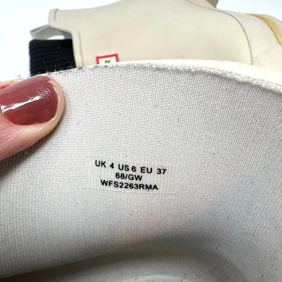 Hunter Play Short Rain Boots Womens 6 Zinc Light Beige Boot Socks Chore READ - Picture 9 of 10